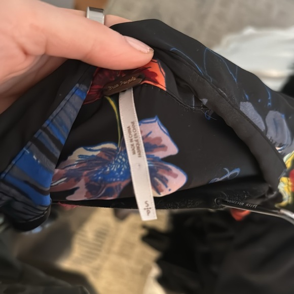 FREE PEOPLE SIZE SMALL OVERSIZED SILK PATTERN BUTTON DOWN - Picture 3 of 3